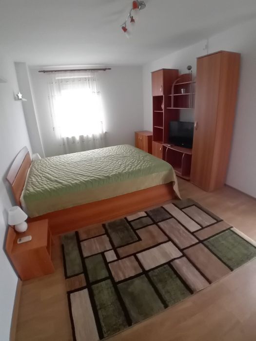 Închiriez propietar