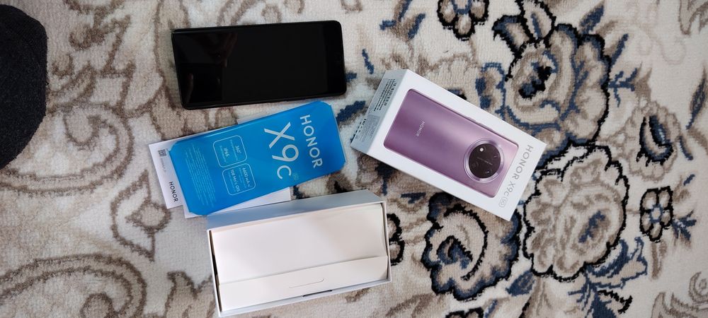 Honor x9c sotiladi hotrasi  8.256gb holati yangi.