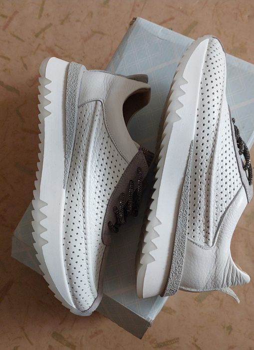 Кроссовки женские