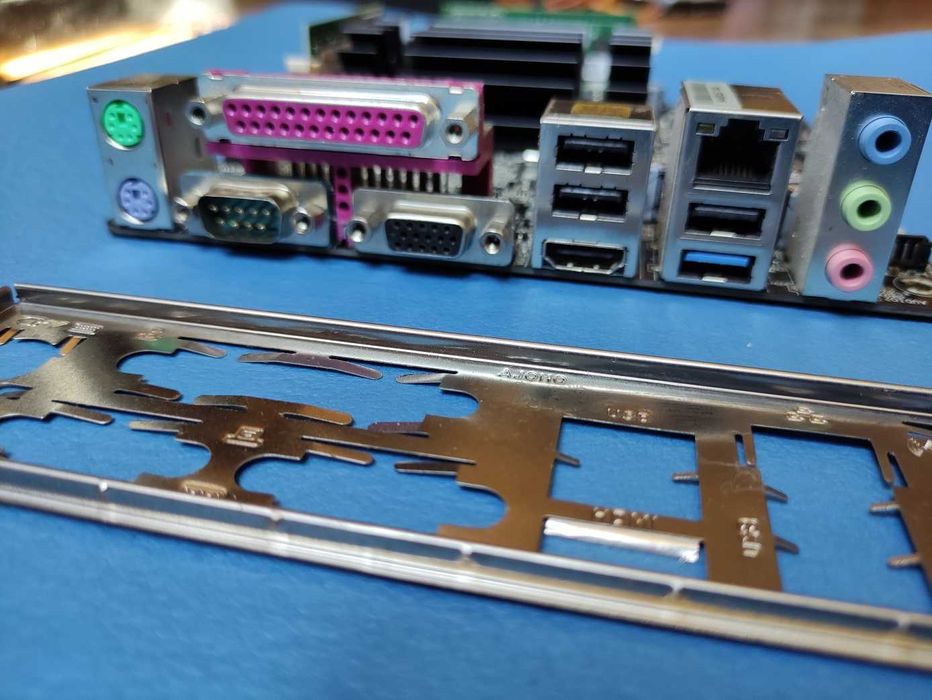 Дънна платка Asrock Q1900B-ITX, Intel® Quad-Core J1900, 8GB DDR3, HDMI