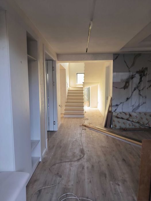 Продаются коттеджи в городке «Hi-Tech Village» в Кибрайском районе.