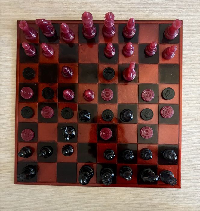 Шах от епоксидна смола (черно+червено) - 30х30 см