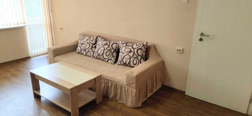 Дава се под наем Двустаен апартамент в Добрич, Център - 65 кв.м за 331.5 € - Снимка #1