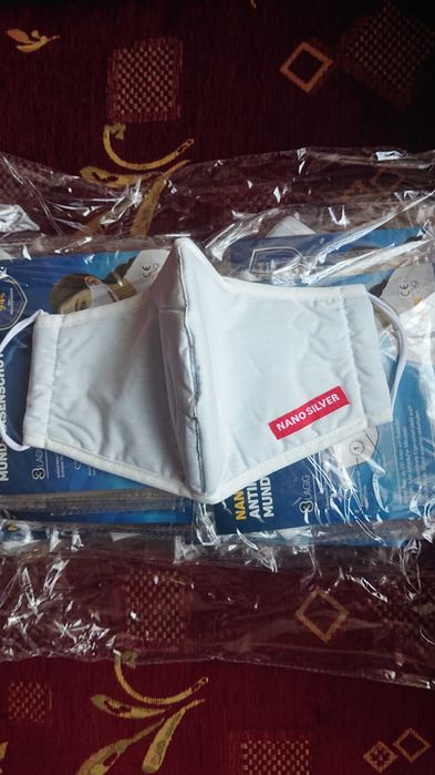 Нови 20 броя трипластови маски.