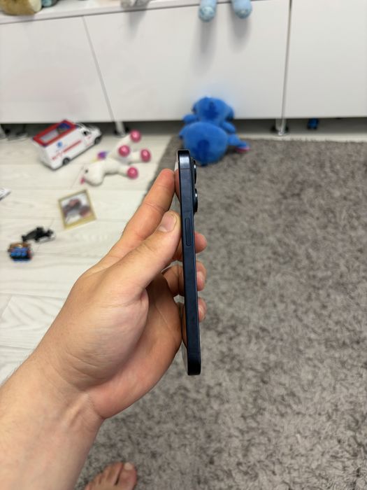 Vand iphone 15 pro pentru piese