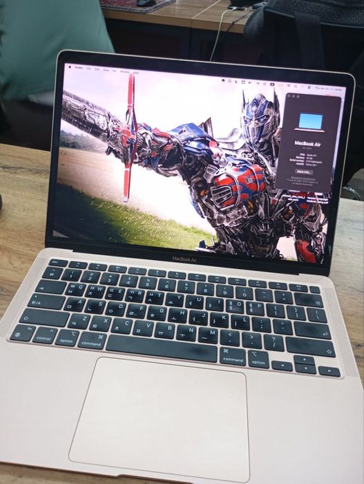 Macbook M1 air sotiladi