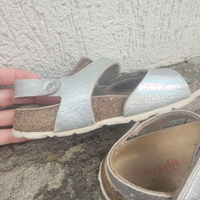 Vând sandale din piele marca Superfit, mărimea 28