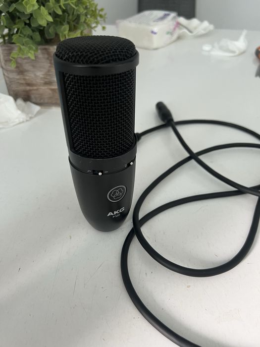 Микрофон AKG P120