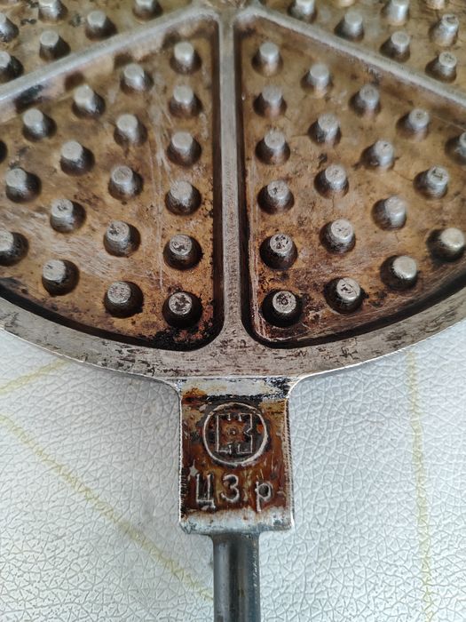 Продам вафельницу советскую