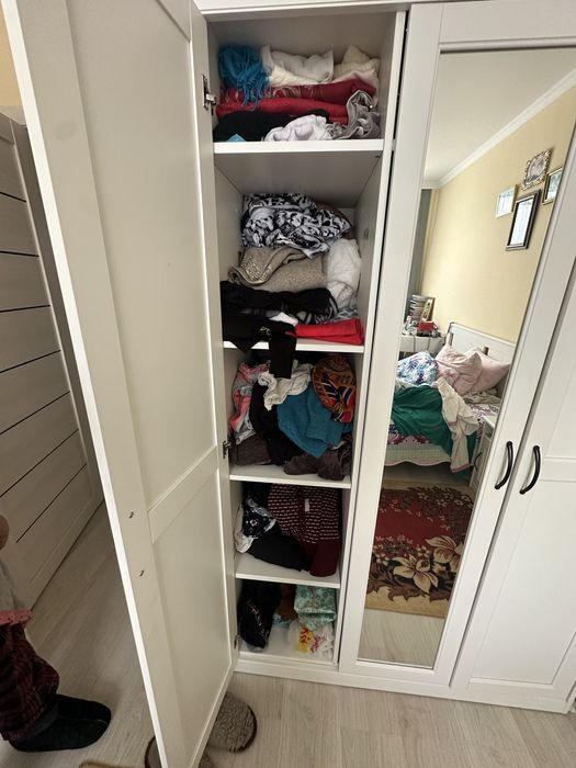 IKEA шкаф трехстворчатый