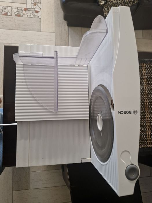 Feliator Bosch universal pentru mezeluri și pâine