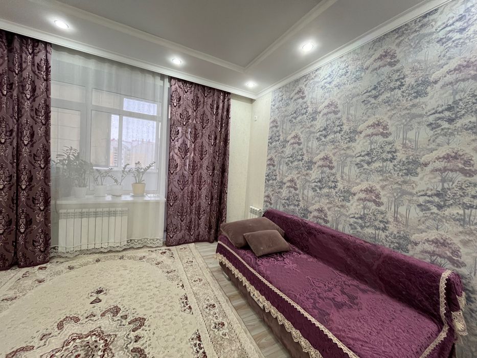 Продам шторы и покрывало на диван