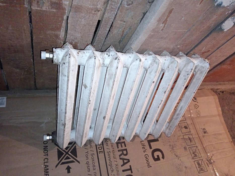 Продаю радиатор отопления чугунный