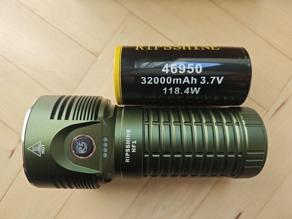 Продавам LED фенер RIPSSHINE HF1.

HF1