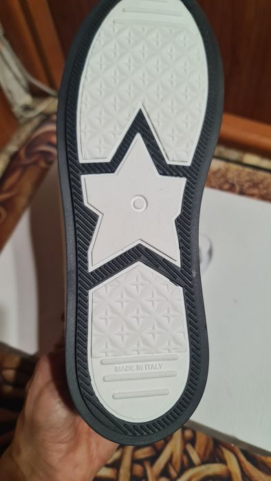 Нови сникърси Dior