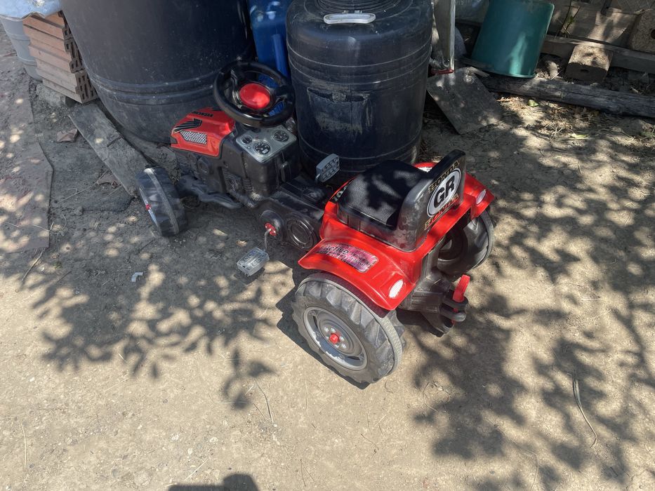 Tractor cu pedale copii