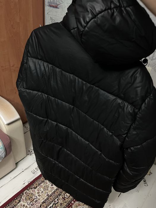 Продам куртку новую