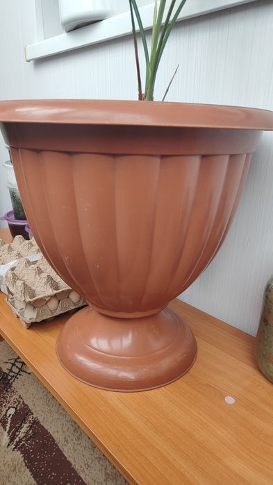 Продам горшки для цветов.