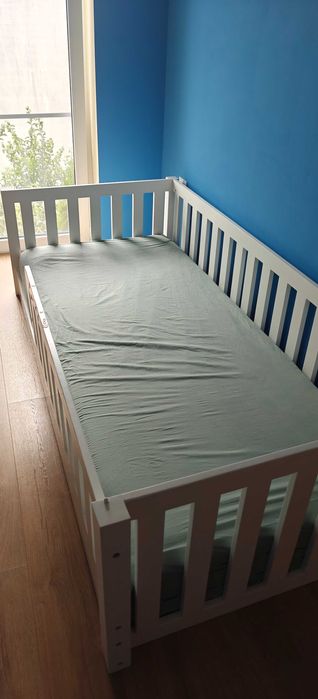 Pat toddler 90x200 lemn masiv cu cadru protectie