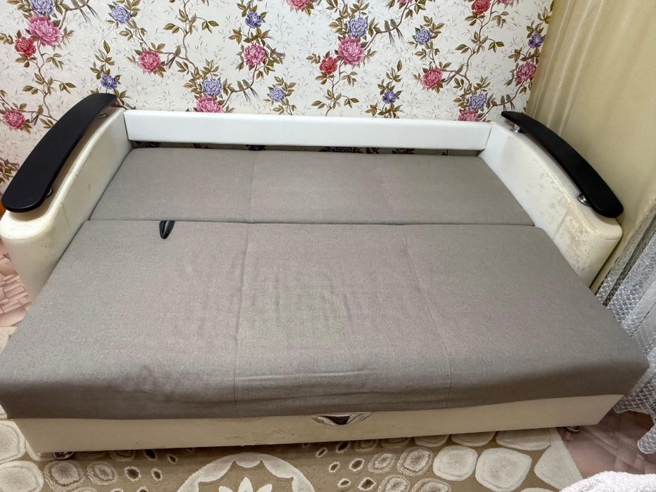 Срочно продам диван