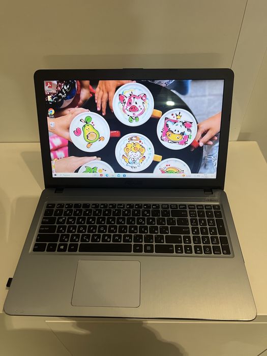 Два лаптопа Asus i Lenovo