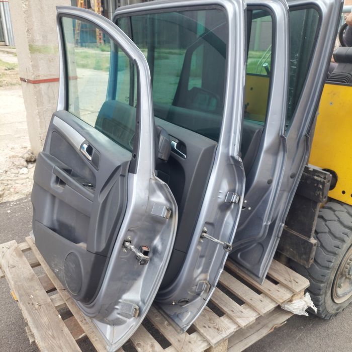 Продавам Опел Зафира 1.6 150к.с фабричен метан на части