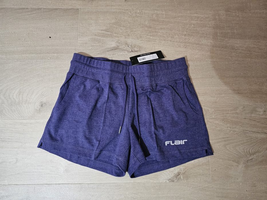 Къс панталон FLAIR