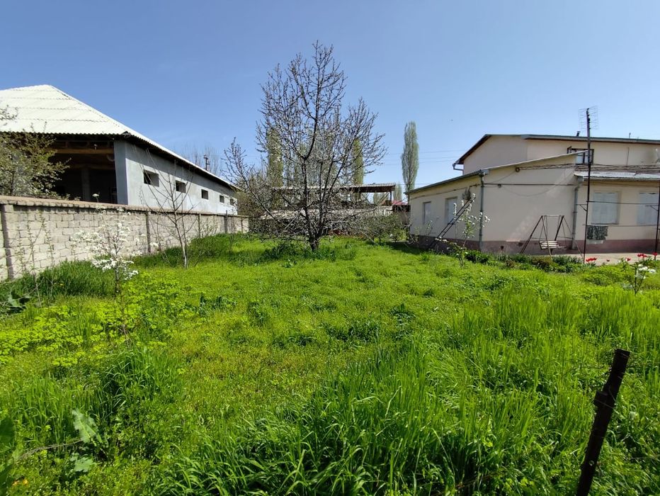 Uy sotiladi 9 sotig Бустонлик тумуани Абай Гулобад мфй оқтоти кушаси79