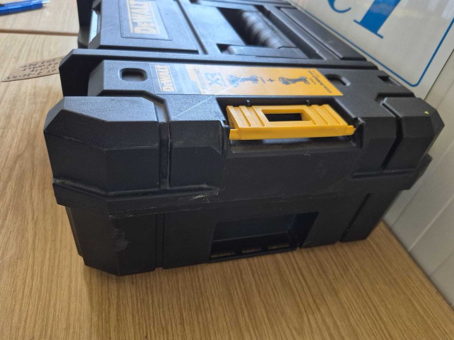 cutie dewalt dck205p2t - lot 7-26-44