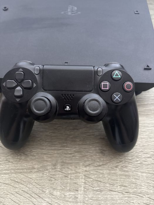 •	PlayStation 4 500GB + контролер – перфектно състояние
