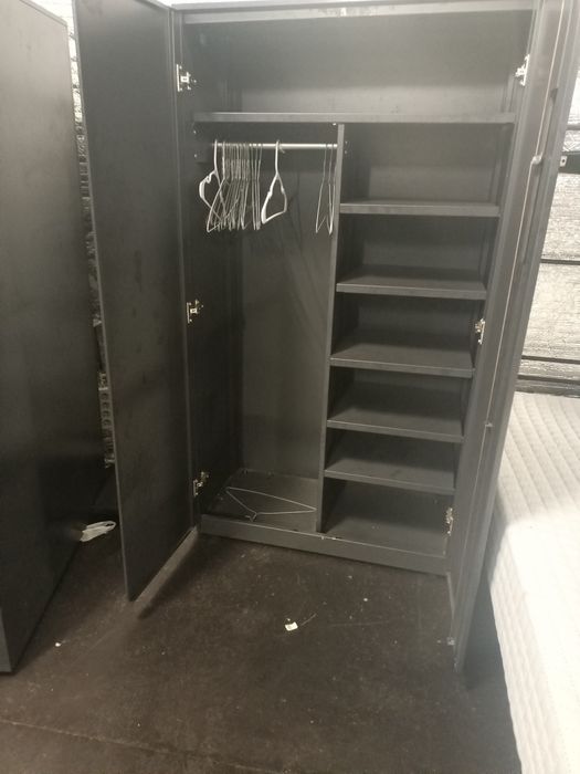 Dulap metalic cu rafturi