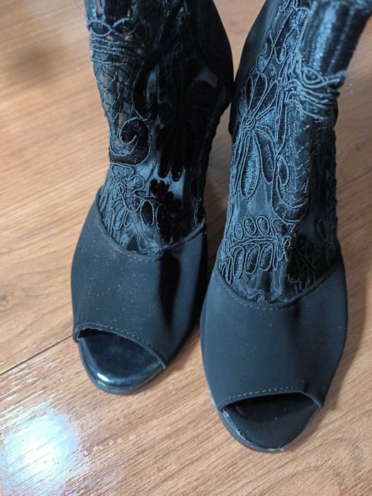 Sandale tip botine de vară, mărime:36-37, brodate