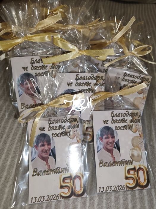 Магнити със снимка подаръци за гости Погача Рожден ден