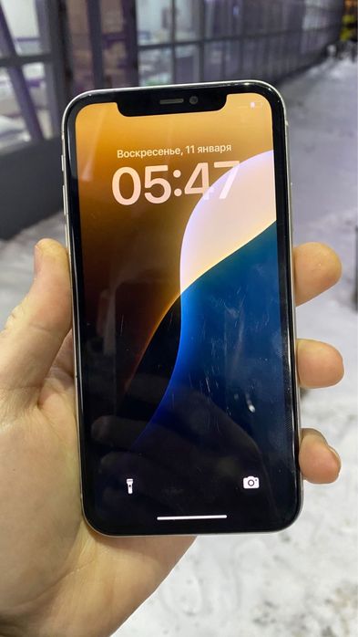 Продам айфон 11 в белом цвете