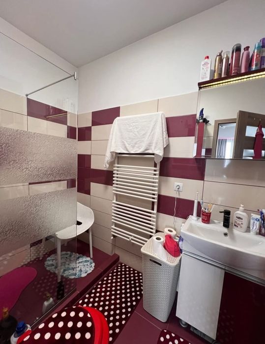 Vand apartament 2 camere,parcare, boxa , etaj 4(6) bloc nou, 72m2Tudor