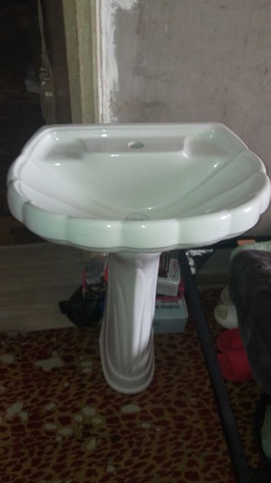 Продам раковину с подставкой