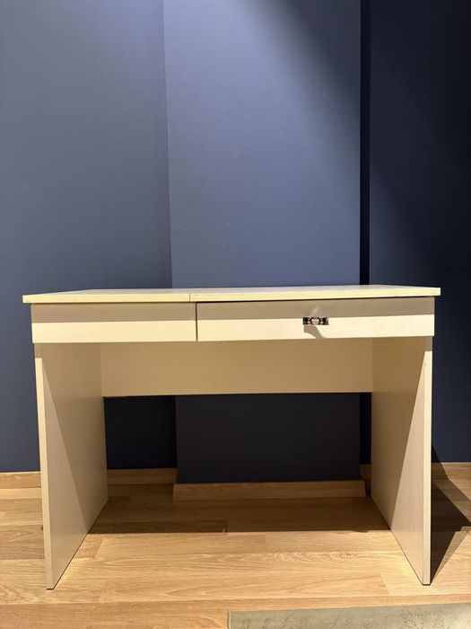 Бюро / тоалетка бяла IKEA