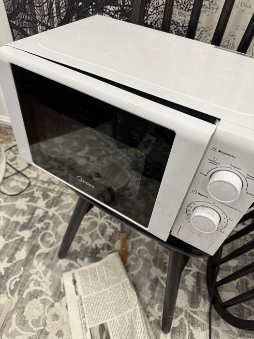 Микроволновка Midea, рабочая, компактная