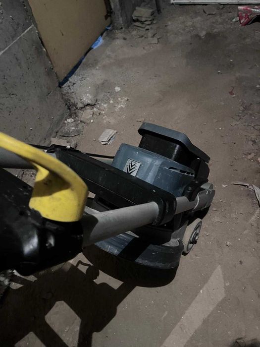 Inchiriez Monodisc Karcher - decapat, lustruit pardoseli dupa santier
