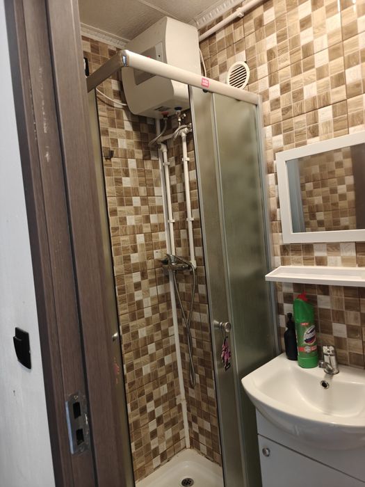Pf inchiriez camera camin 12 mp bularga wc dus în casa