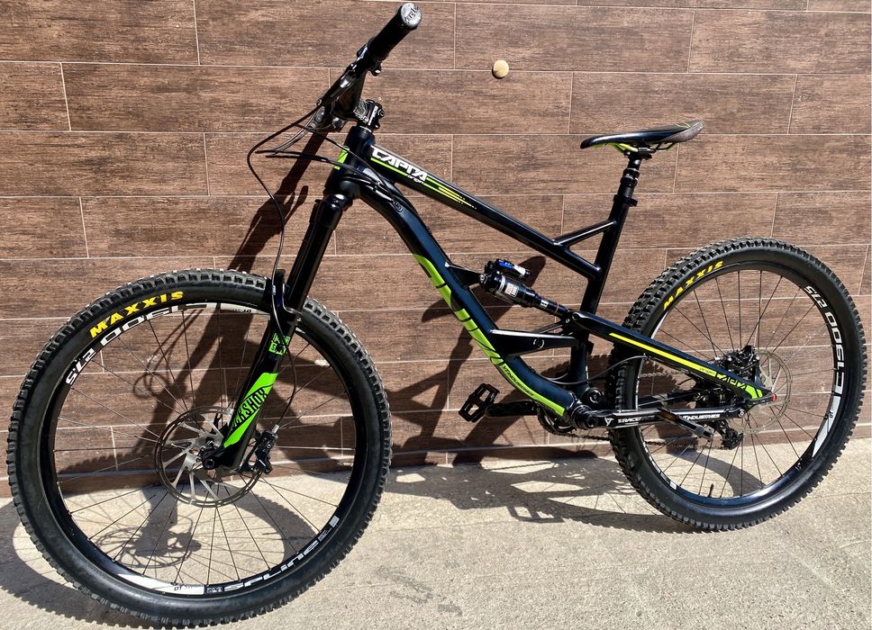 YT Capra 27,5 L отлично