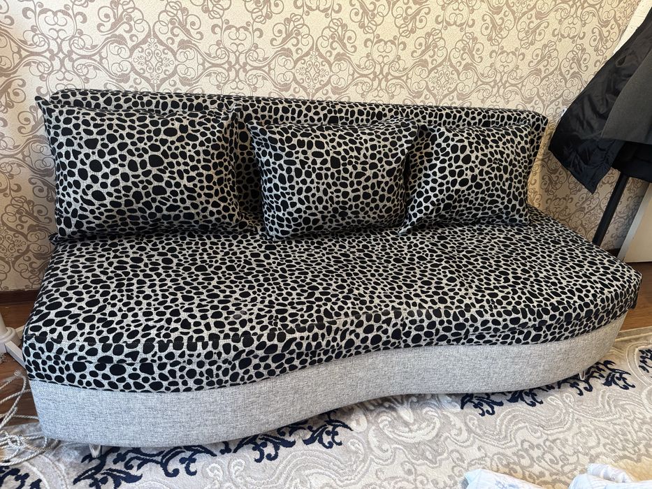 Продам диван тахта.