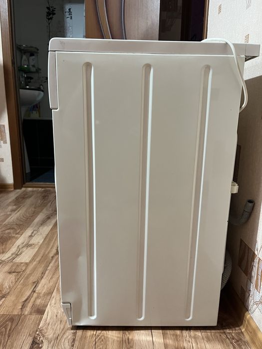 Стиральная машина “INDESIT”