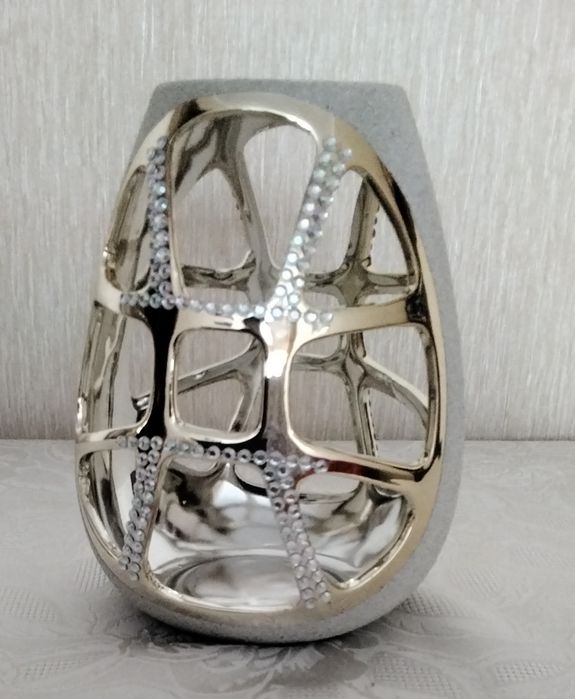 Продам вазу интерьерную