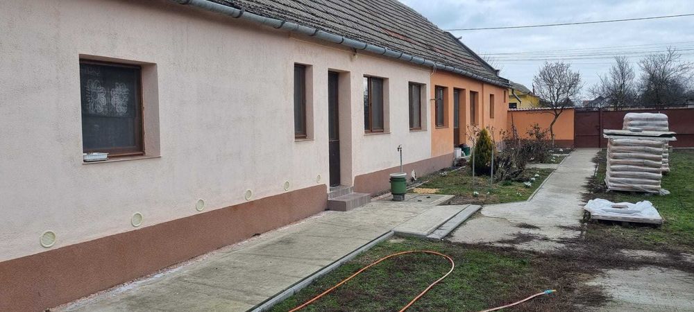 Casa recent renovata, izolata cu incalzire centrala