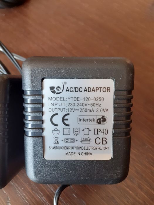 Адаптори за 220 волта