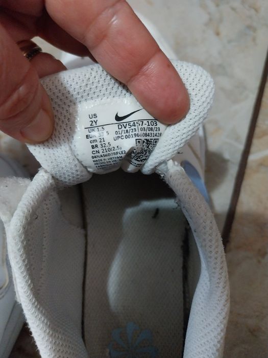 Adidasi nike mar 33,5