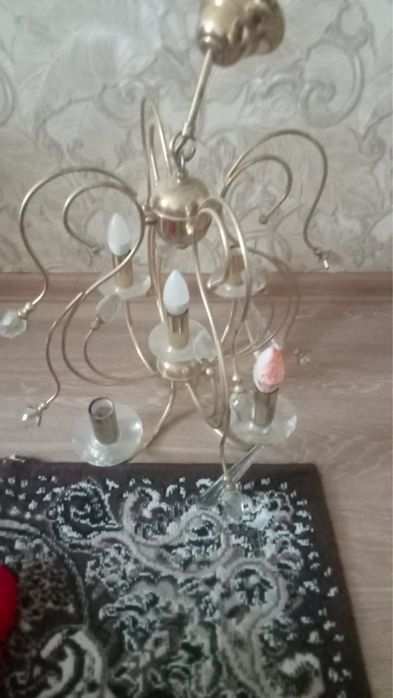 Люстра в хорошем состоянии