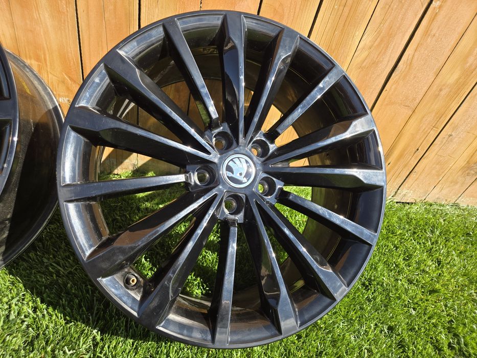 Jante Skoda Superb Originale 19 - model Trinity