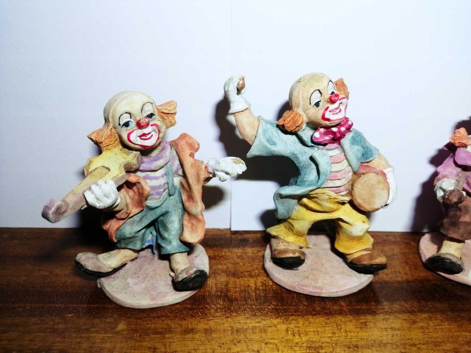Продавам комплект от 5 весели клоуна